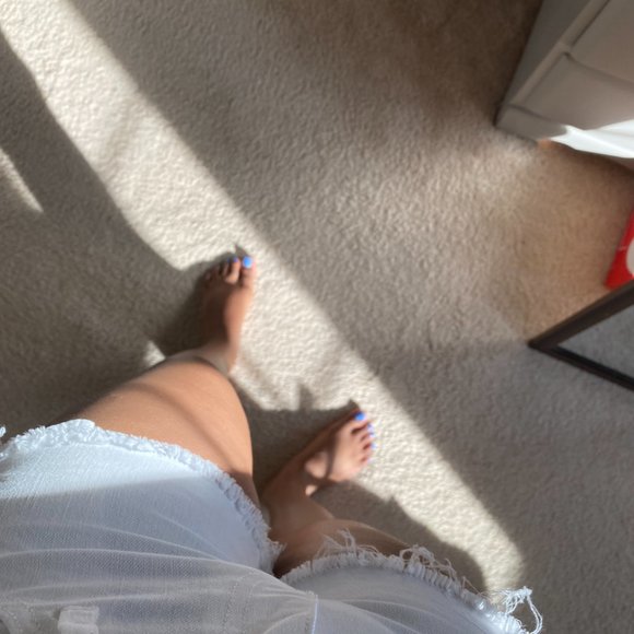 Aritzia Low rise White frayed shorts - Picture 16 of 16